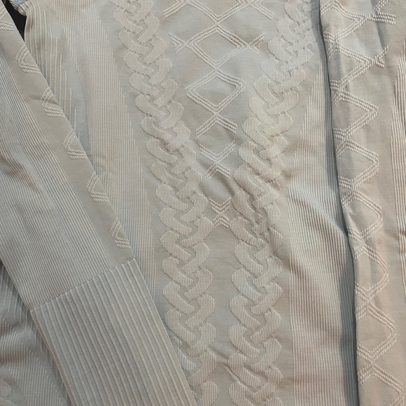 Cable Pattern Thick top - Picture 4 of 4